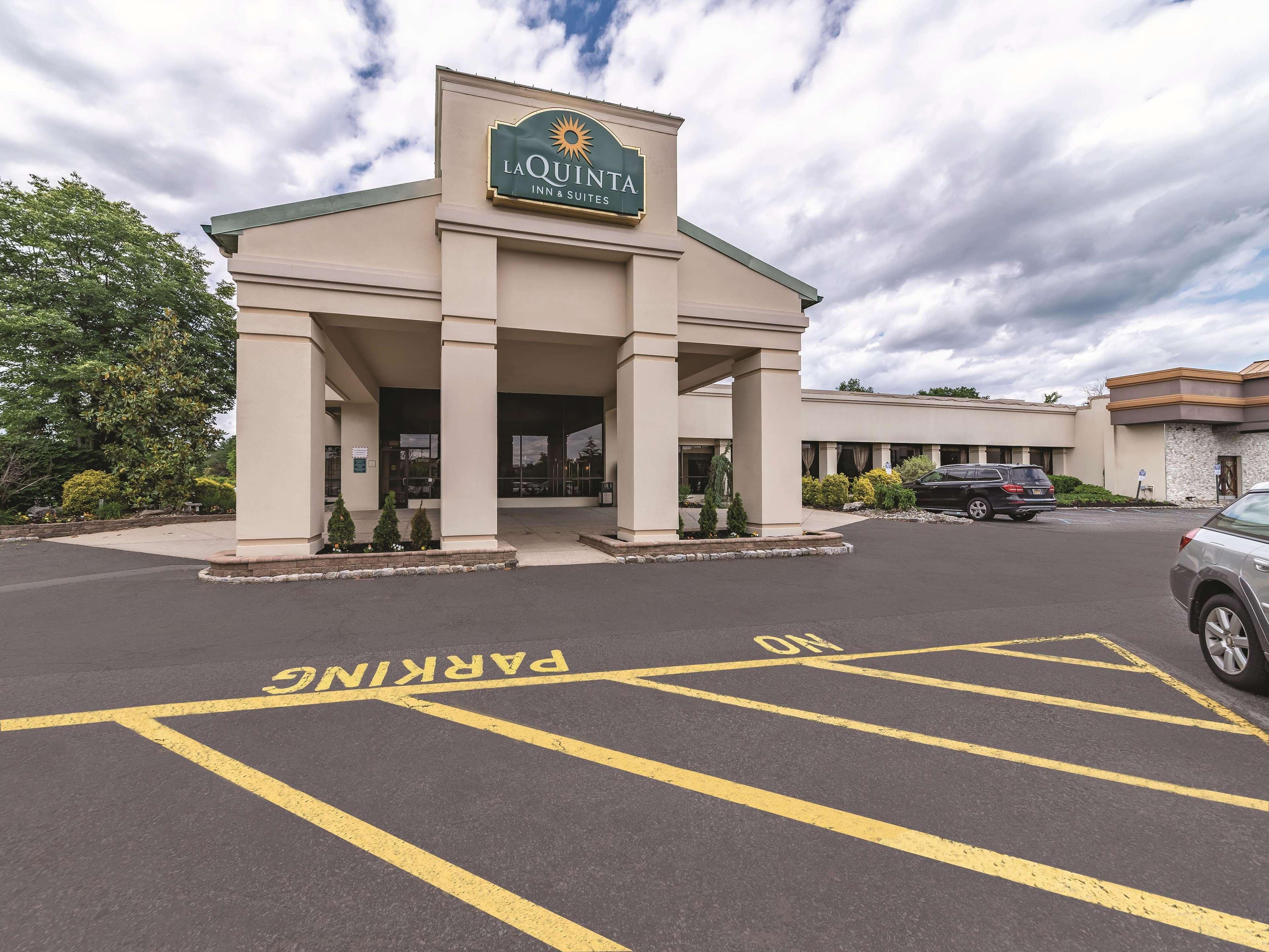Ramada Inn By Wyndham Fairfield Nj Exterior foto