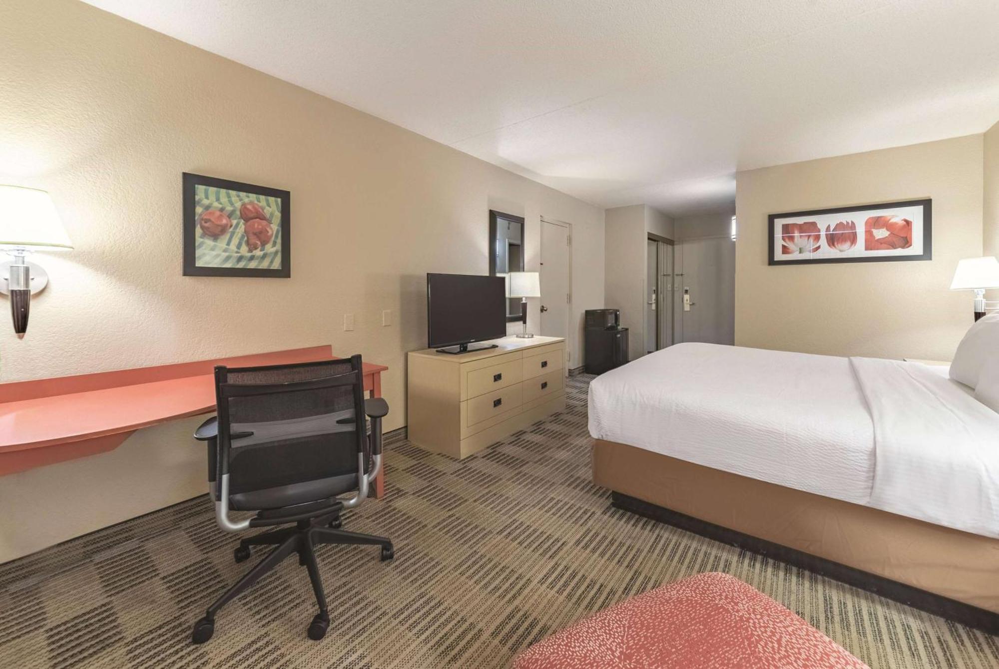 Ramada Inn By Wyndham Fairfield Nj Exterior foto