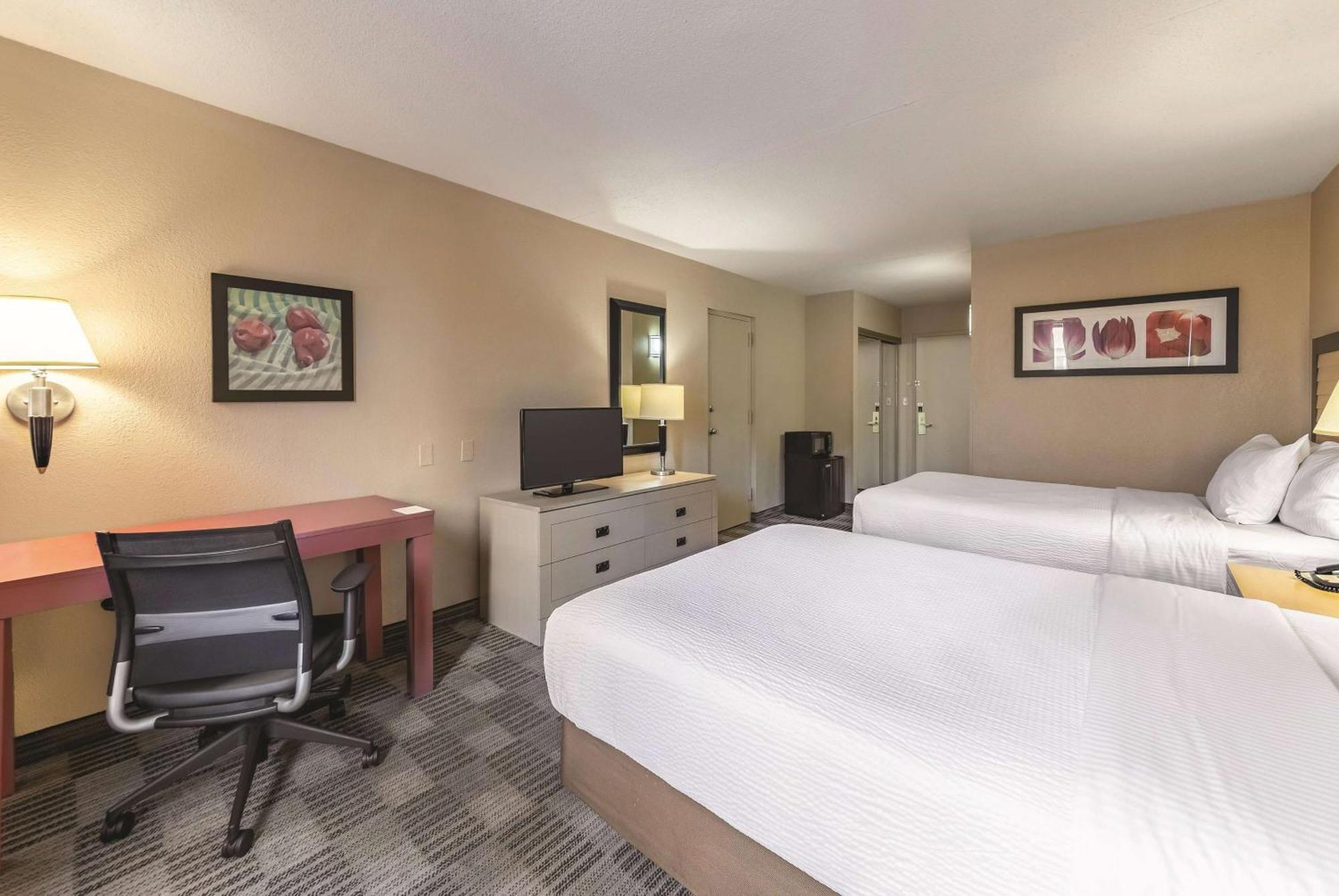 Ramada Inn By Wyndham Fairfield Nj Exterior foto
