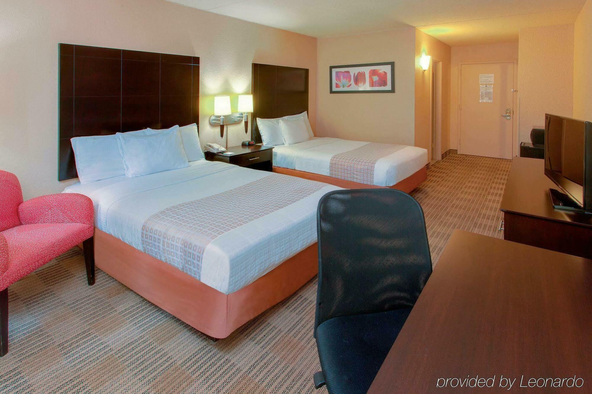 Ramada Inn By Wyndham Fairfield Nj Exterior foto